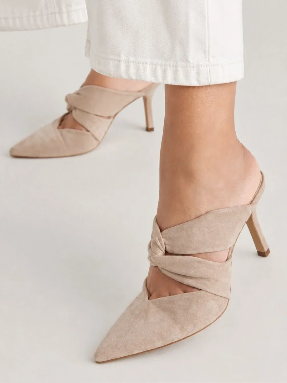 NEW Dolce Vita Kelsy Heels Suede Slip On Mules Beige Nude Pointed Toe Size 10